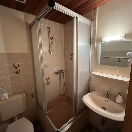 Hotel Restaurant Yamas Im Haus Waldesruh 3*